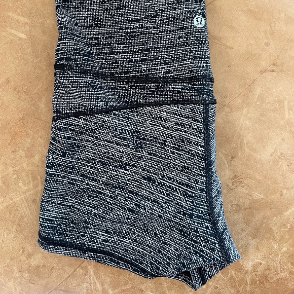 Lululemon shorts 6 - Picture 3 of 3